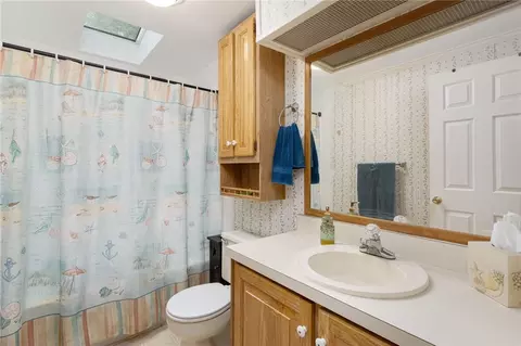 Bath - 95 Lear Dr, Coventry, RI 02816 photo 4 of 4