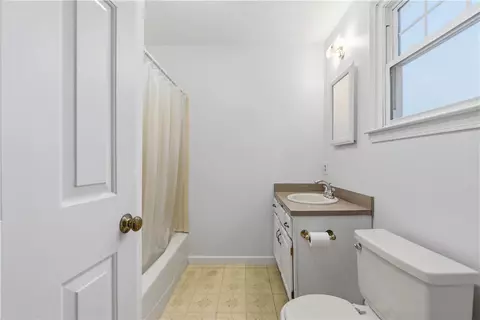 Bath - 808 Ten Rod Rd, Exeter, RI 02822 photo 3 of 3