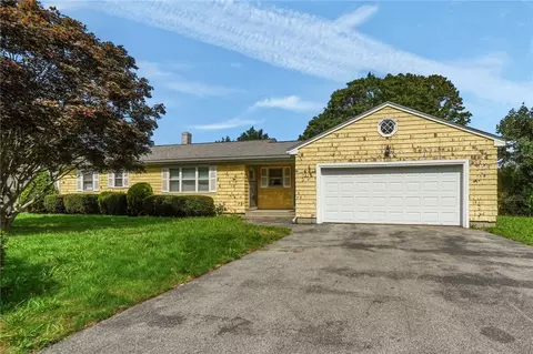5 Robert Ave, Portsmouth, RI 02871