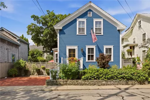72 Third St, Newport, RI 02840