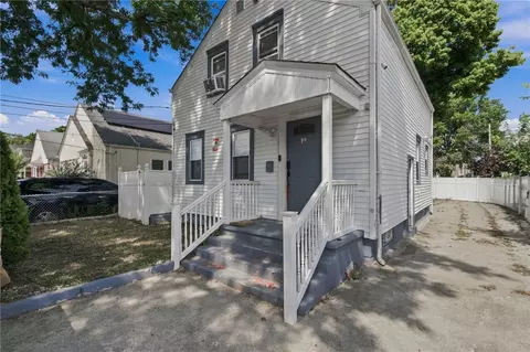 19 Carr St, Providence, RI 02905