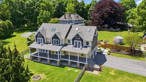 2269 E Main Rd, Portsmouth, RI 02871