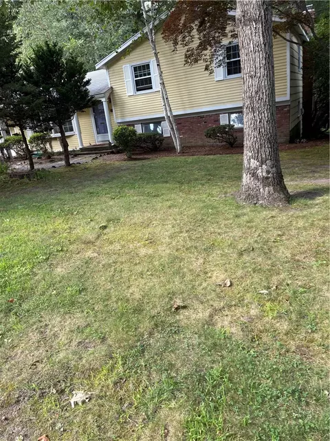 Exterior - 65 Hedgegrow Dr, Warwick, RI 02886 photo 7 of 8