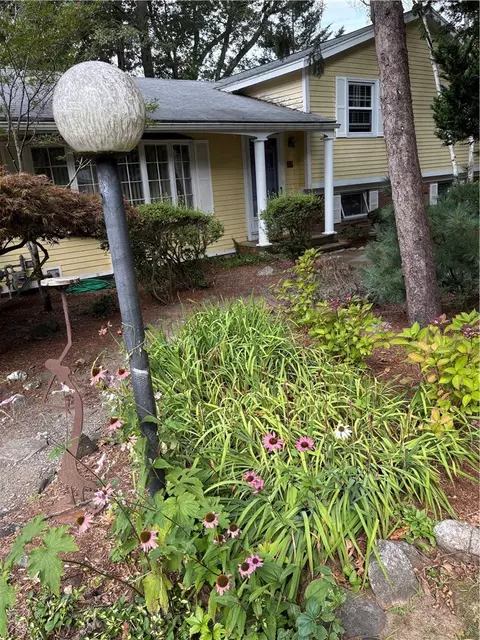 Exterior - 65 Hedgegrow Dr, Warwick, RI 02886 photo 8 of 8