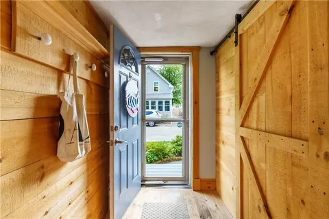 Entry Way - 61 Logan St, Warwick, RI 02889 photo 1 of 4