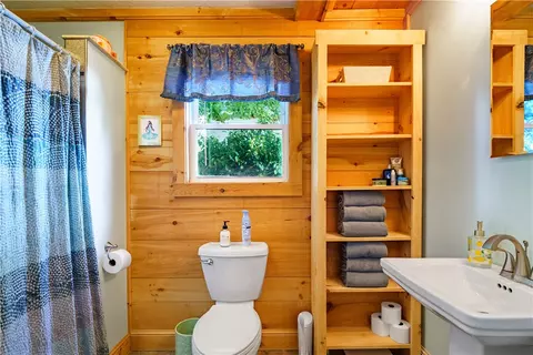Bath - 61 Logan St, Warwick, RI 02889 photo 1 of 2
