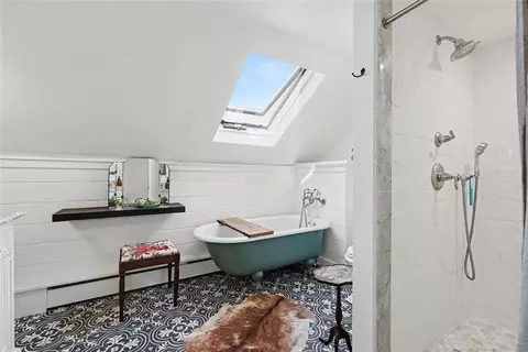 Bath - 307 Main St, Warren, RI 02885 photo 2 of 4