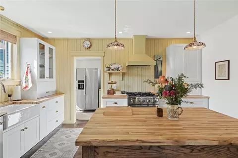 Kitchen - 307 Main St, Warren, RI 02885 photo 2 of 5