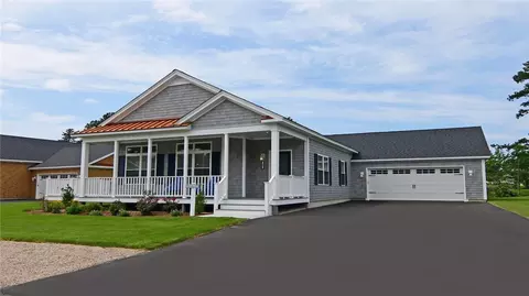 9 Bogey Cir, South Kingstown, RI 02879