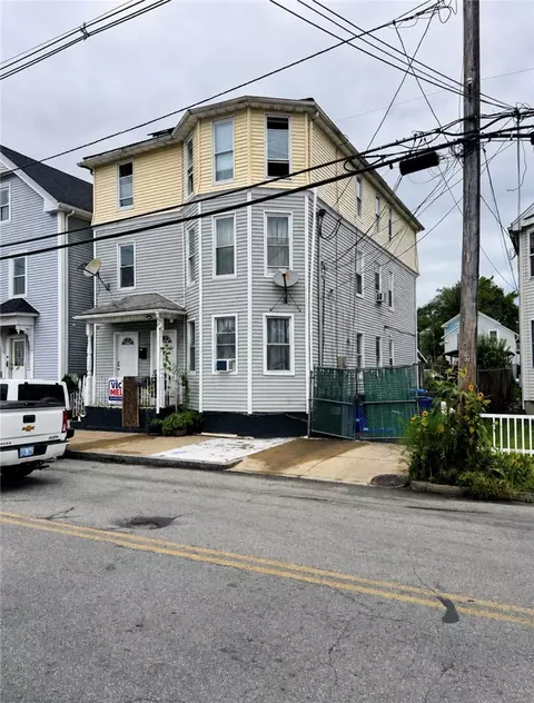 739 Potters Ave, Providence, RI 02907