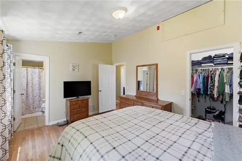 Bedroom - 48 Harris Ave, Warwick, RI 02889 photo 1 of 8