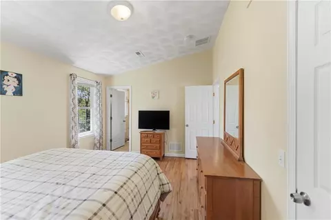 Bedroom - 48 Harris Ave, Warwick, RI 02889 photo 2 of 8