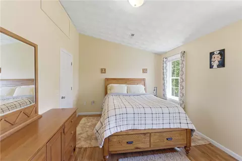Bedroom - 48 Harris Ave, Warwick, RI 02889 photo 3 of 8