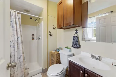 Bath - 48 Harris Ave, Warwick, RI 02889 photo 1 of 3