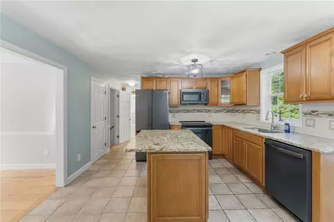 Kitchen - 21 Casey Ln, Coventry, RI 02816 photo 3 of 4
