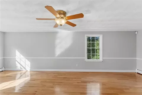 Living - 21 Casey Ln, Coventry, RI 02816 photo 4 of 5