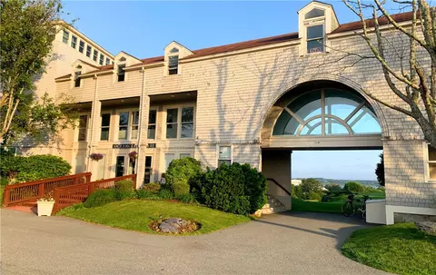 65 Ridge Rd, Newport, RI 02840