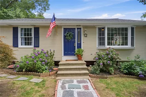 12 View St, Lincoln, RI 02865