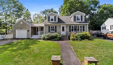 132 Davis Ave, Cranston, RI 02910