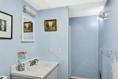 Bath - 33 Evergreen Dr, Exeter, RI 02822 photo 2 of 2