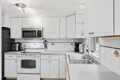 Kitchen - 33 Evergreen Dr, Exeter, RI 02822 photo 1 of 3