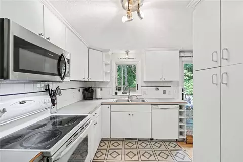 Kitchen - 33 Evergreen Dr, Exeter, RI 02822 photo 3 of 3