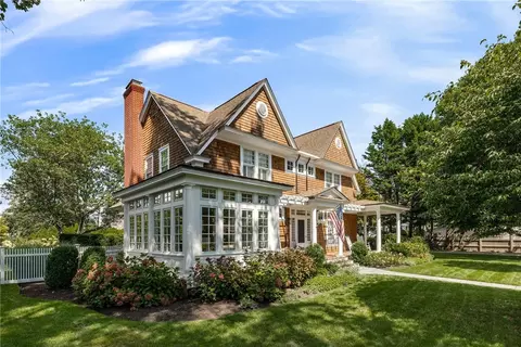 100 Longfellow Rd, Jamestown, RI 02835
