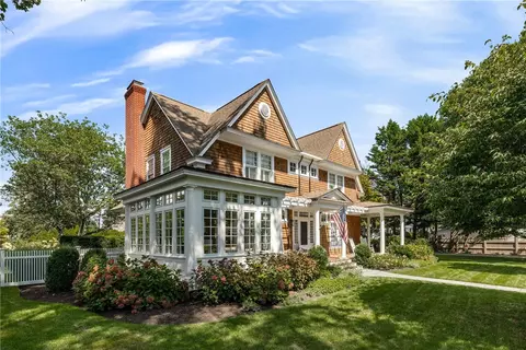 100 Longfellow Rd, Jamestown, RI 02835