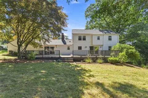 Exterior - 33 Old Oak Dr, Warwick, RI 02886 photo 6 of 7