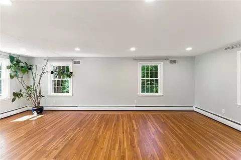 Living - 33 Old Oak Dr, Warwick, RI 02886 photo 4 of 9
