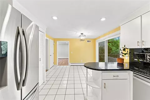 Kitchen - 33 Old Oak Dr, Warwick, RI 02886 photo 3 of 3