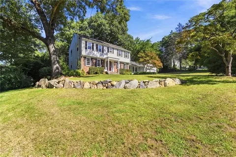 Exterior - 33 Old Oak Dr, Warwick, RI 02886 photo 2 of 7