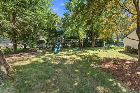 Exterior - 33 Old Oak Dr, Warwick, RI 02886 photo 5 of 7