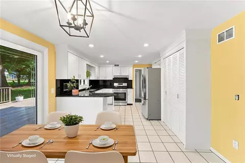 Kitchen - 33 Old Oak Dr, Warwick, RI 02886 photo 1 of 3