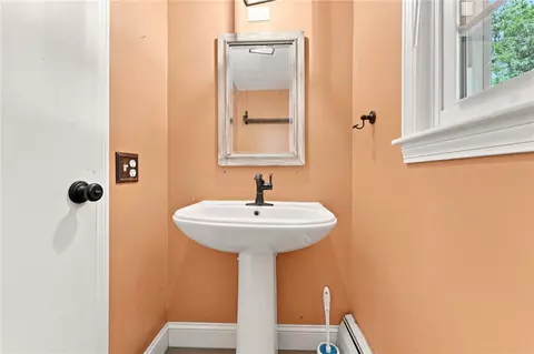 Bath - 33 Old Oak Dr, Warwick, RI 02886 photo 1 of 4