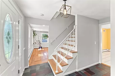 Entry Way - 33 Old Oak Dr, Warwick, RI 02886 photo 1 of 1