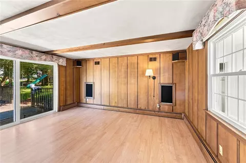 Living - 33 Old Oak Dr, Warwick, RI 02886 photo 7 of 9