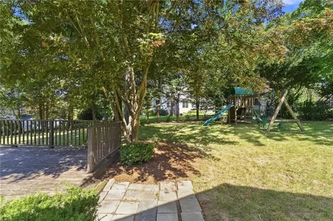 Exterior - 33 Old Oak Dr, Warwick, RI 02886 photo 3 of 7