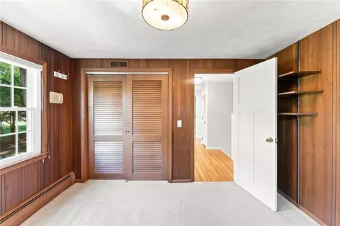 Bedroom - 33 Old Oak Dr, Warwick, RI 02886 photo 5 of 10