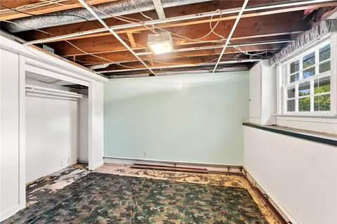 Bedroom - 33 Old Oak Dr, Warwick, RI 02886 photo 10 of 10