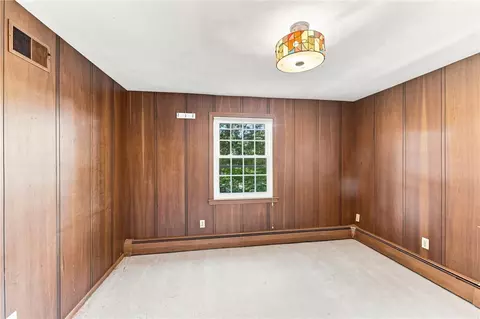 Bedroom - 33 Old Oak Dr, Warwick, RI 02886 photo 3 of 10
