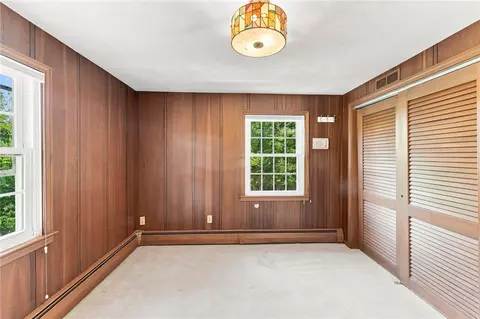 Bedroom - 33 Old Oak Dr, Warwick, RI 02886 photo 6 of 10