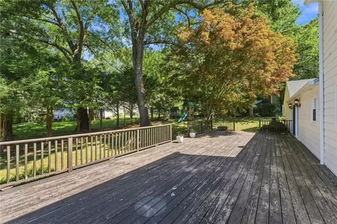 Exterior - 33 Old Oak Dr, Warwick, RI 02886 photo 4 of 7