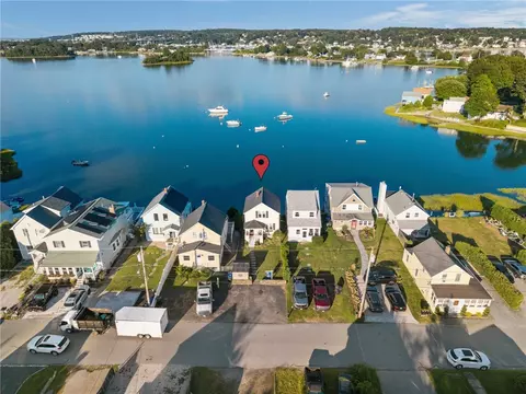 45 Cedar Ave, Portsmouth, RI 02871
