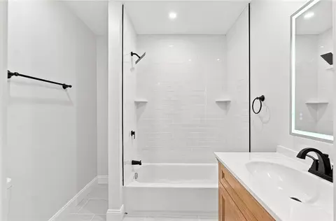 Bath - 515 Gaskill St, Woonsocket, RI 02895 photo 5 of 5