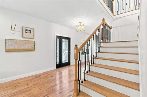 Entry Way - 515 Gaskill St, Woonsocket, RI 02895 photo 3 of 9