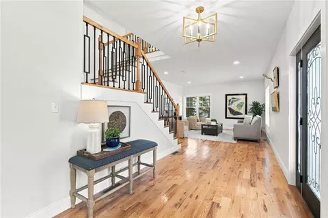 Entry Way - 515 Gaskill St, Woonsocket, RI 02895 photo 2 of 9