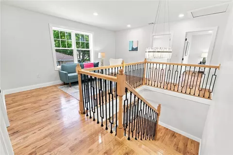 Entry Way - 515 Gaskill St, Woonsocket, RI 02895 photo 6 of 9