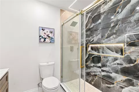 Bath - 515 Gaskill St, Woonsocket, RI 02895 photo 2 of 5