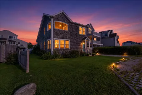 29 Glenwood Ave, Narragansett, RI 02882